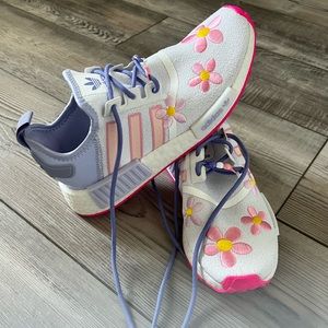 ADIDAS ORIGINALS X MONSTERS, INC. NMD R1 CASUAL SHOES, Girls 6